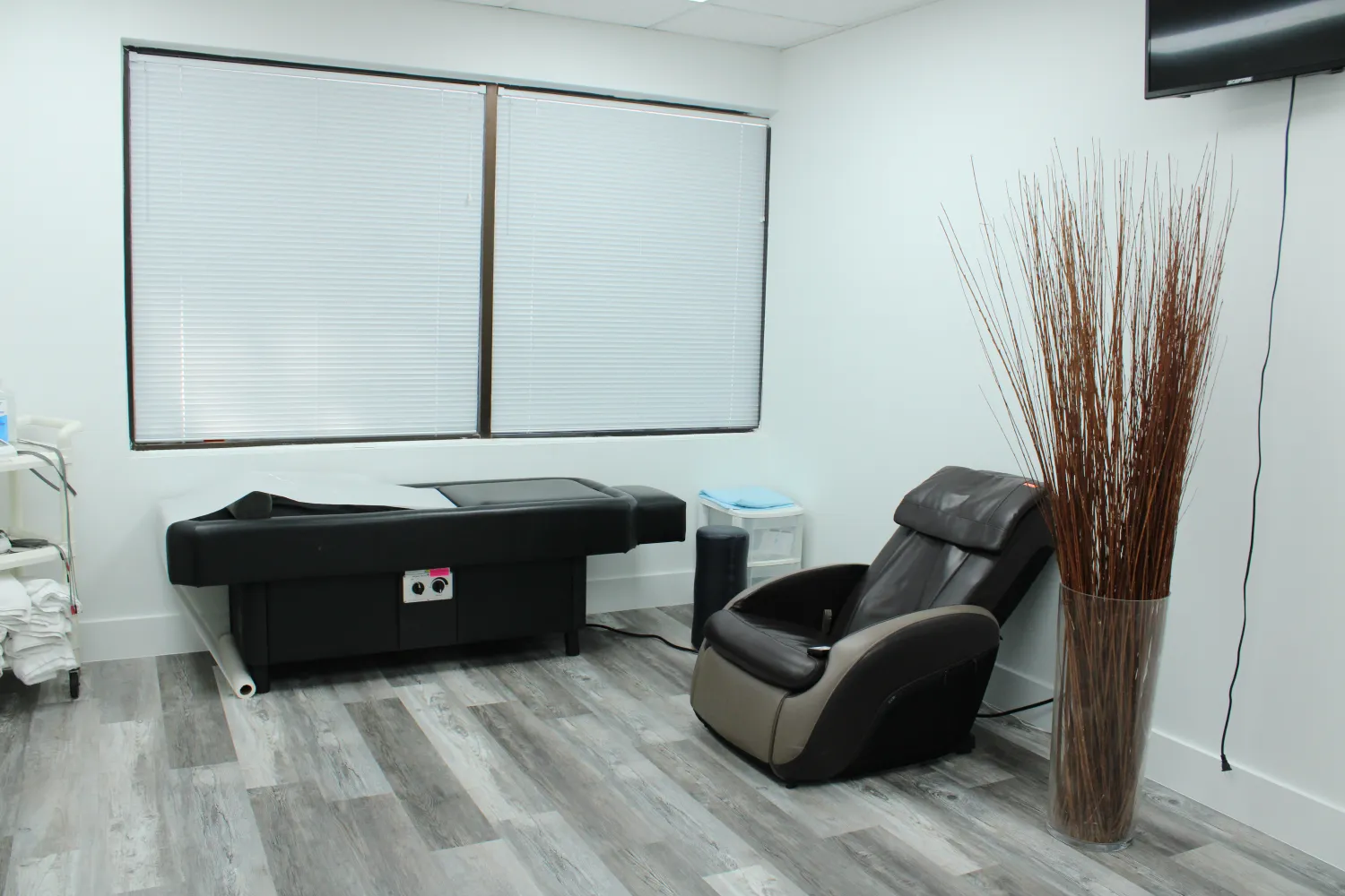 Back To Mind Chiropractic Fort Lauderdale Treatment Room 1